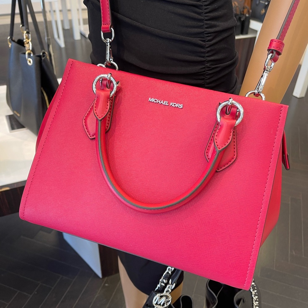 MICHAEL KORS Marilyn Medium Signature Logo Tote Bag
Dark Raspberry
NWT - Picture 16 of 16